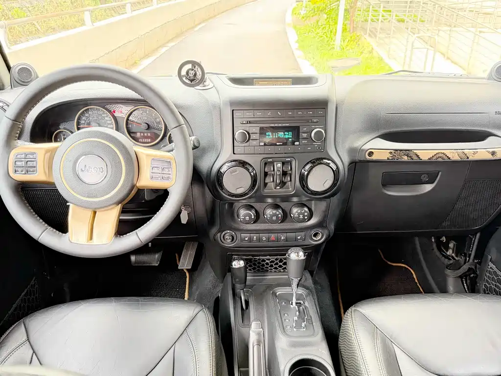 Jeep Wrangler 2014 — фото 11