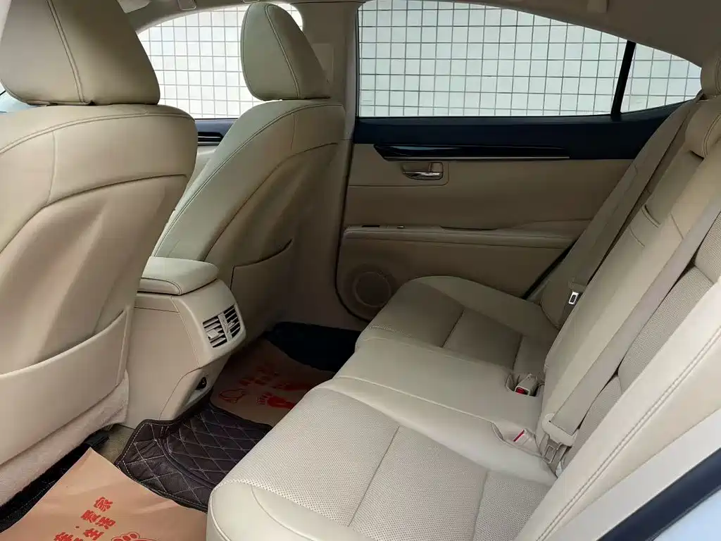 Lexus ES 2015