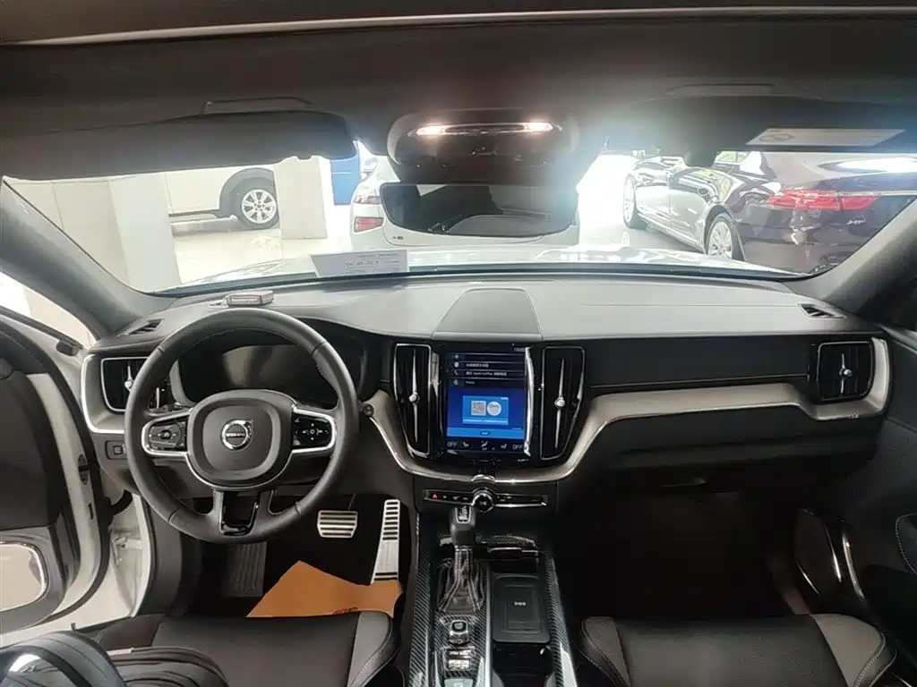 Volvo XC60 2021 — фото 10