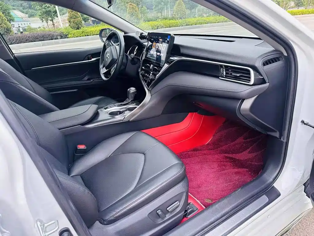 Toyota Camry 2023 — фото 7
