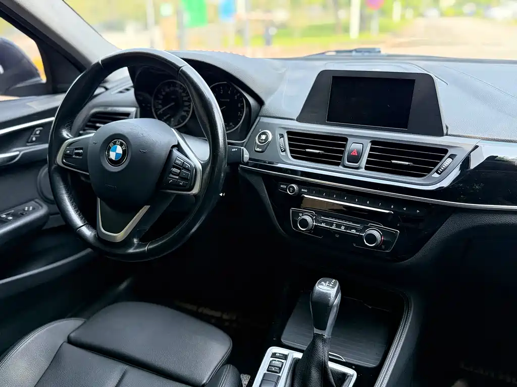 BMW 1 Series 2017 — фото 17