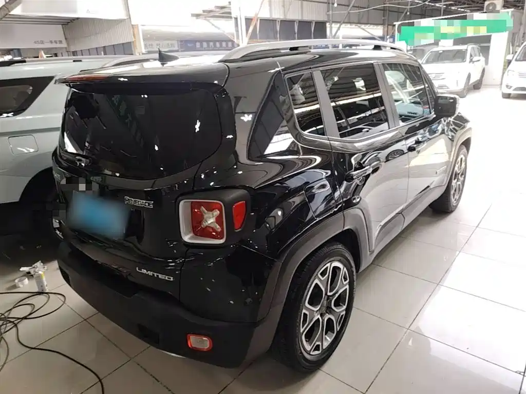 Jeep Renegade 2016 — фото 7