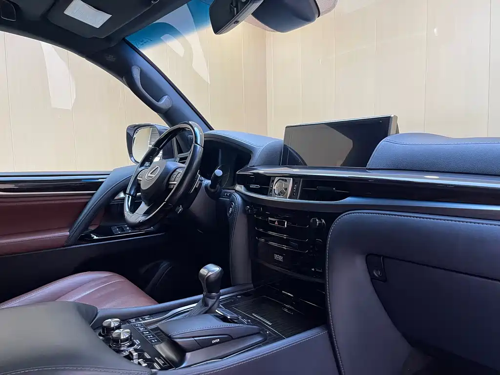 Lexus LX 2019 — фото 12
