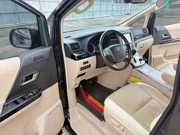 Toyota Alphard 2014