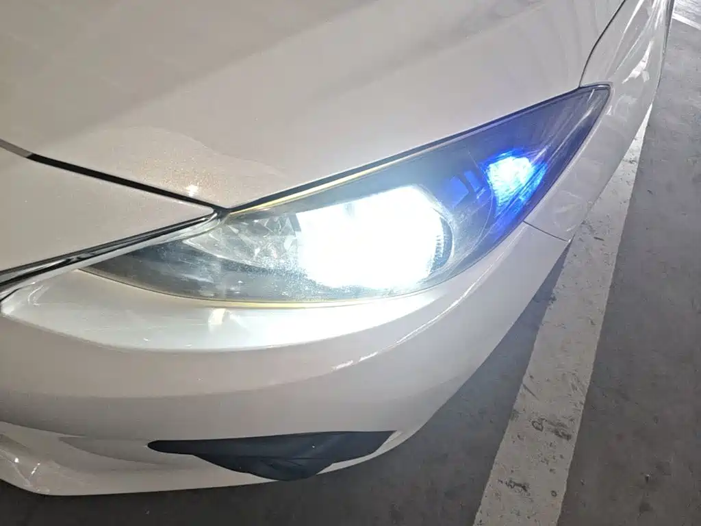 Mazda 3 Axela 2016 — фото 18