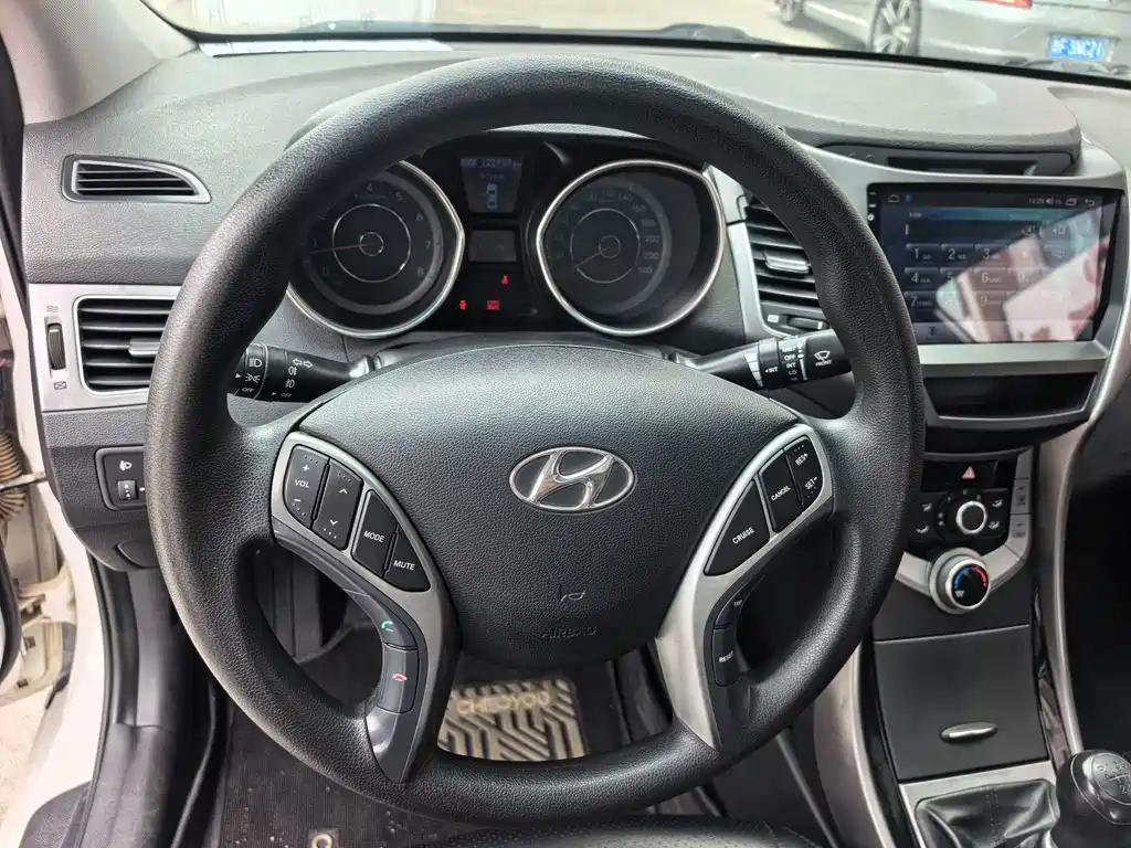 Hyundai Elantra Langdong 2015 — фото 12
