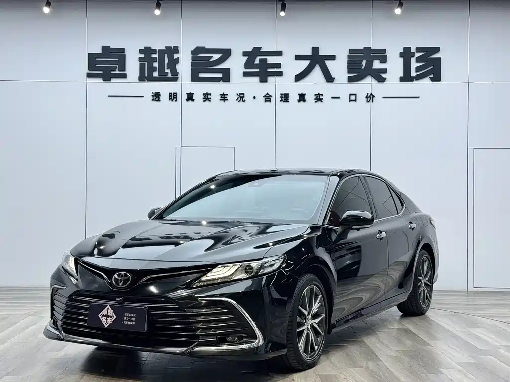 Toyota Camry 2022 — фото 1