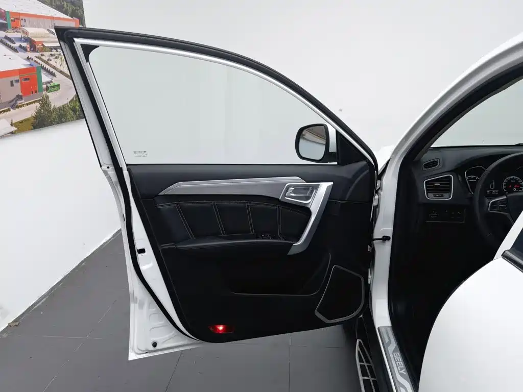 Geely Vision X6 2016 — фото 8