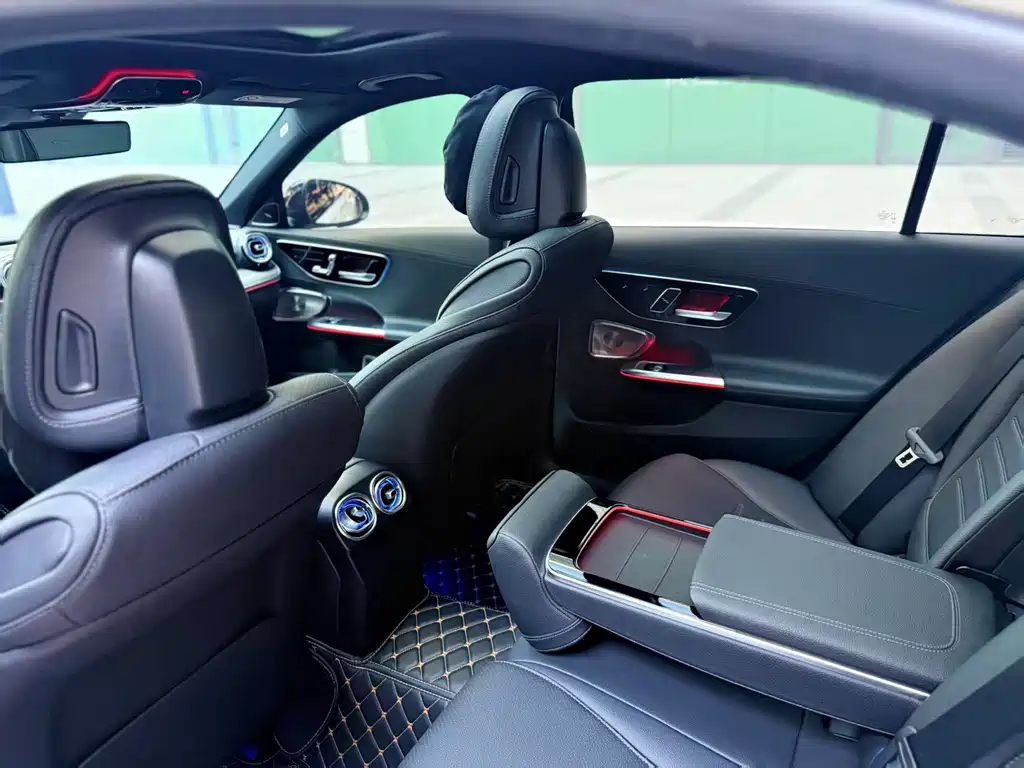 Mercedes-Benz C-Class 2023 — фото 10