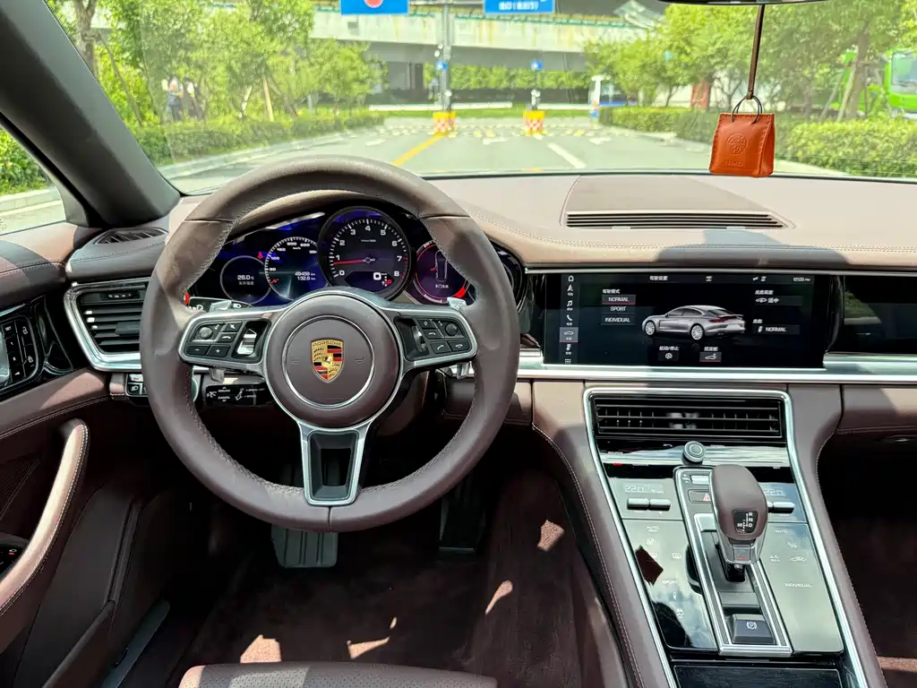 Porsche Panamera 2019 — фото 13