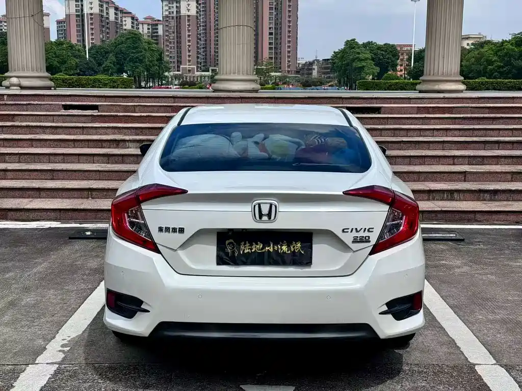 Honda Civic 2018 — фото 11