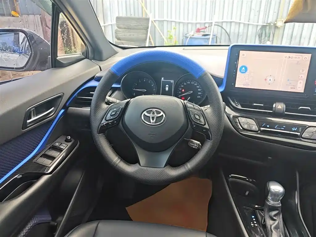 Toyota C-HR 2020 — фото 11