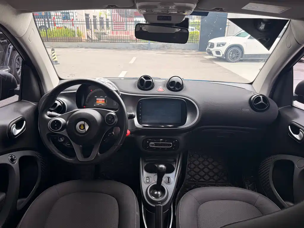 smart Fortwo 2017 — фото 16