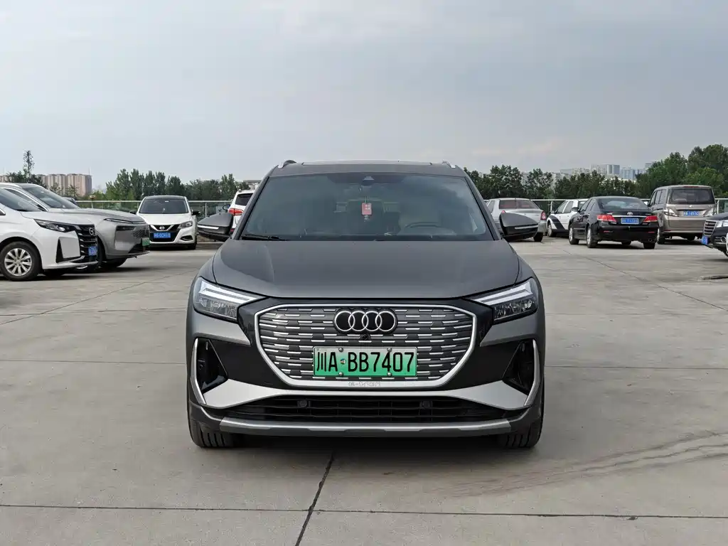 Audi Q4 e-tron 2024 — фото 2