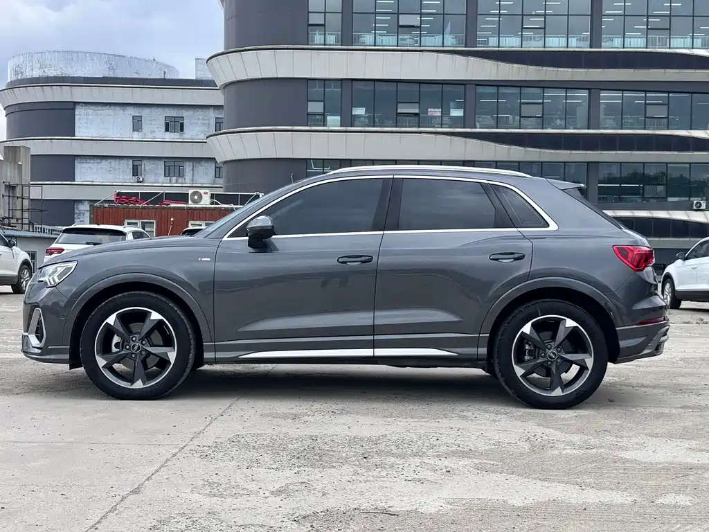 Audi Q3 2023 — фото 5