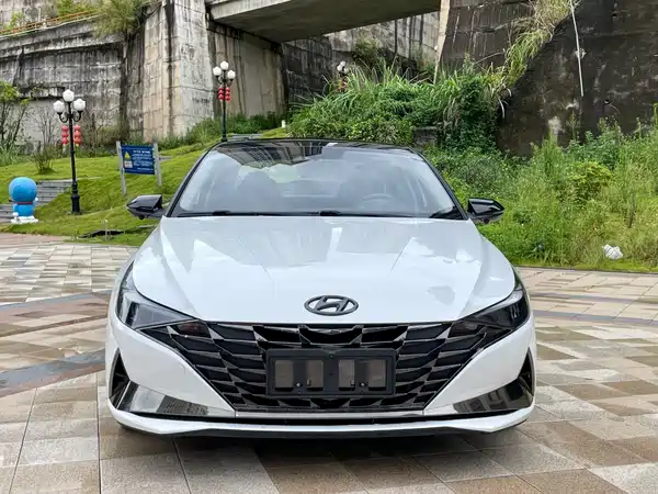 Hyundai Elantra 2023