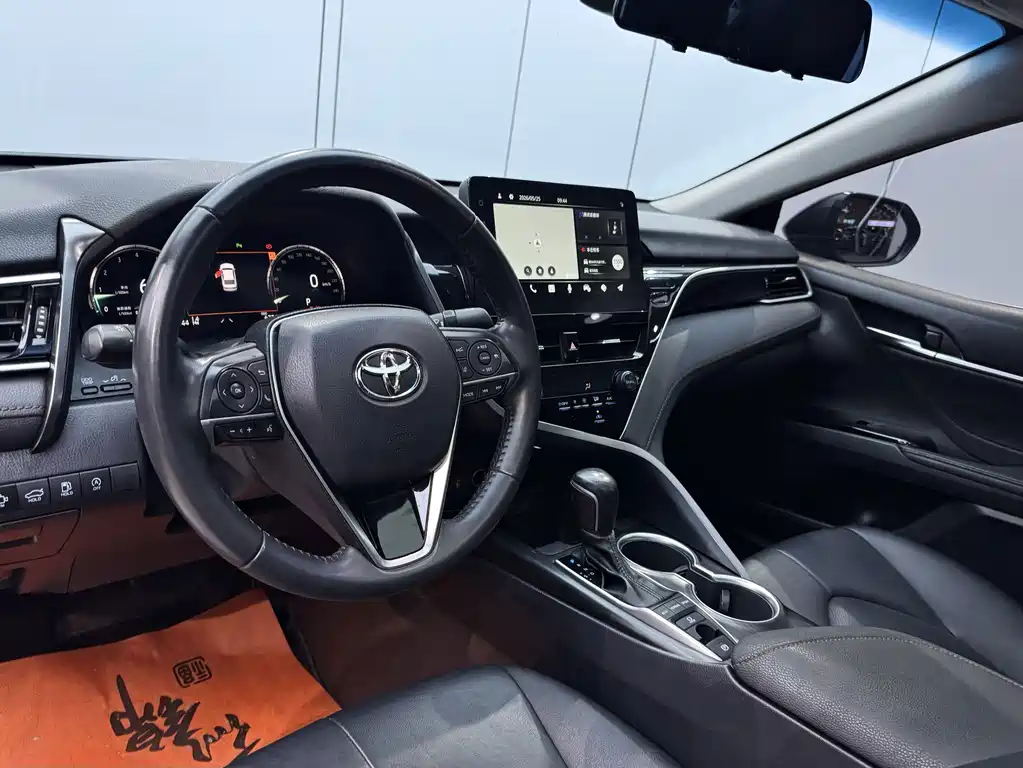 Toyota Camry 2022 — фото 10