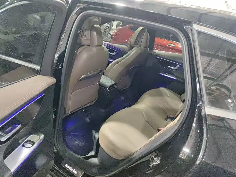 Mercedes-Benz EQE SUV 2024 — фото 4