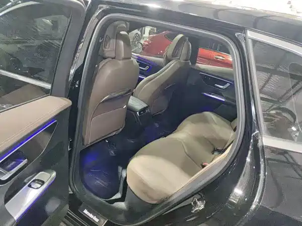 Mercedes-Benz EQE SUV 2024
