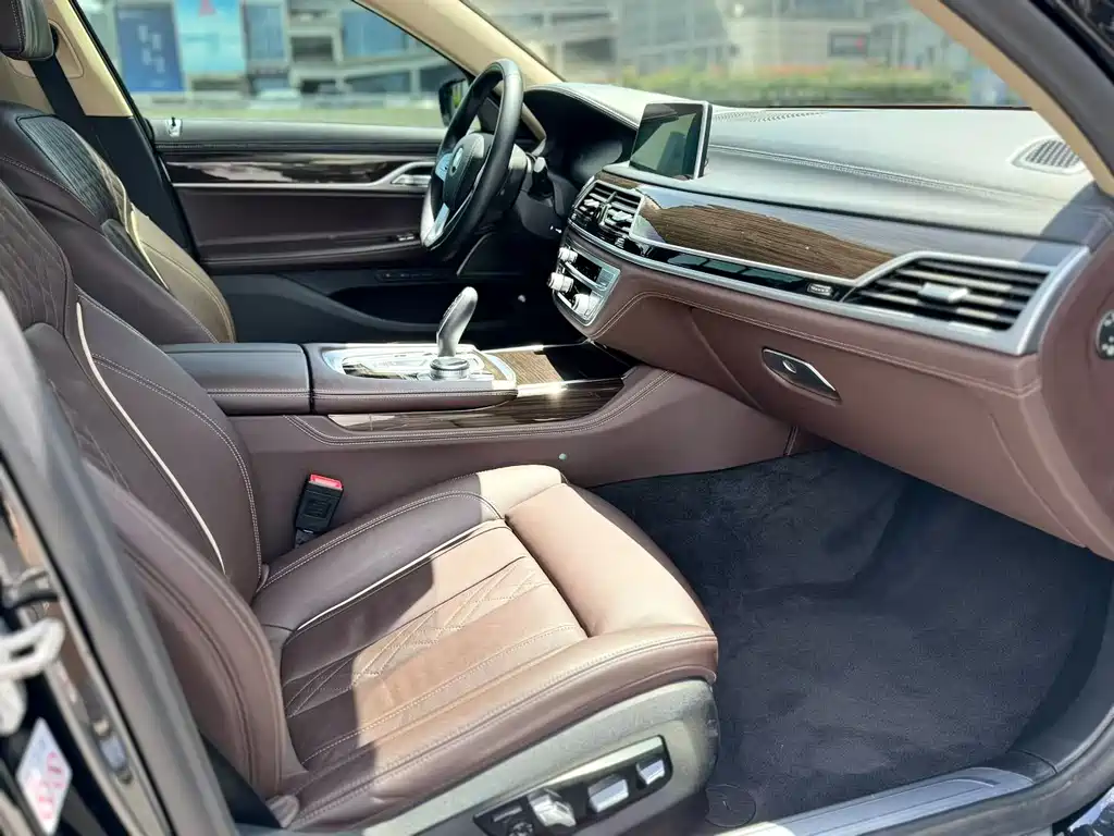 BMW 7 Series 2019 — фото 6