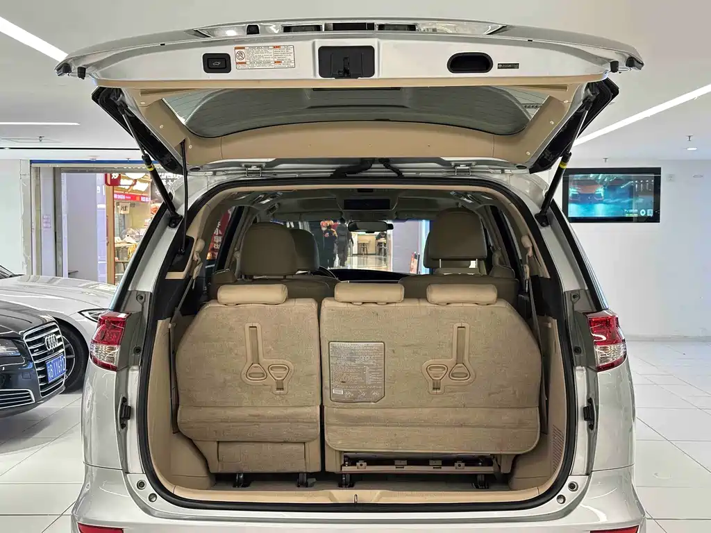 Toyota Previa 2015 — фото 7