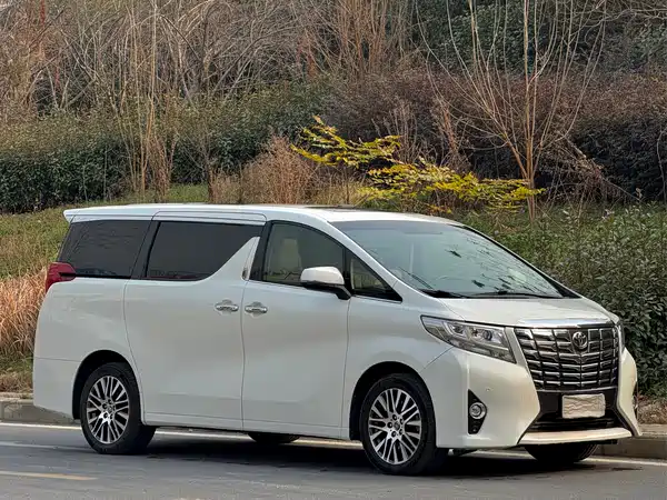 Toyota Alphard 2015