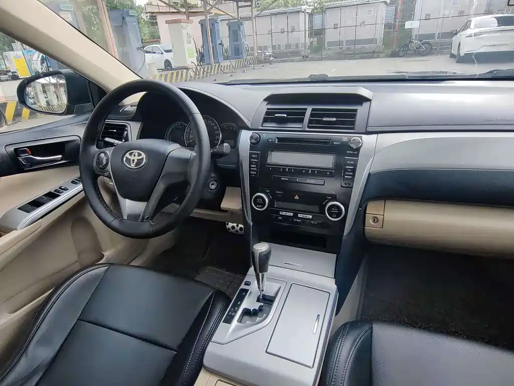 Toyota Camry 2012 — фото 16