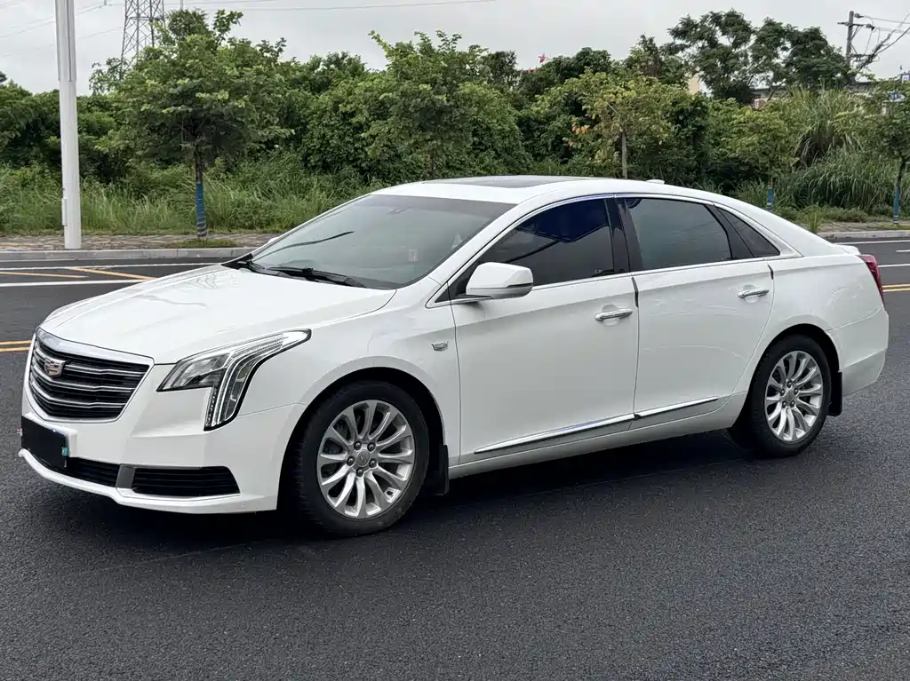 Cadillac XTS 2018 — фото 1