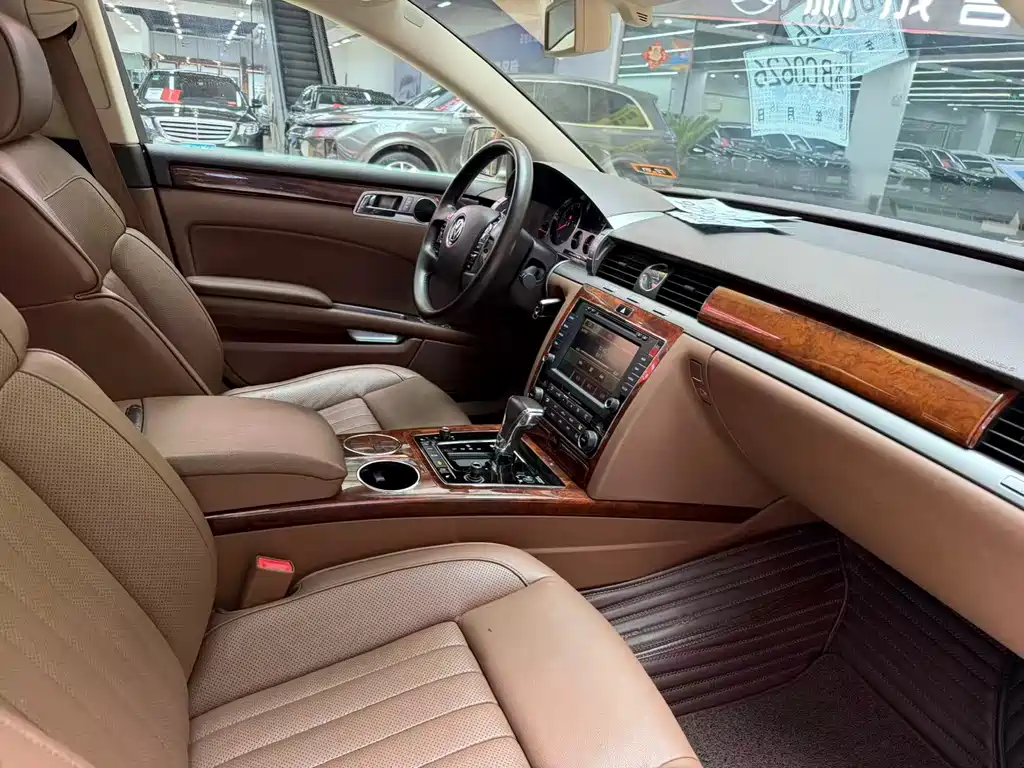 Volkswagen Phaeton 2017 — фото 14