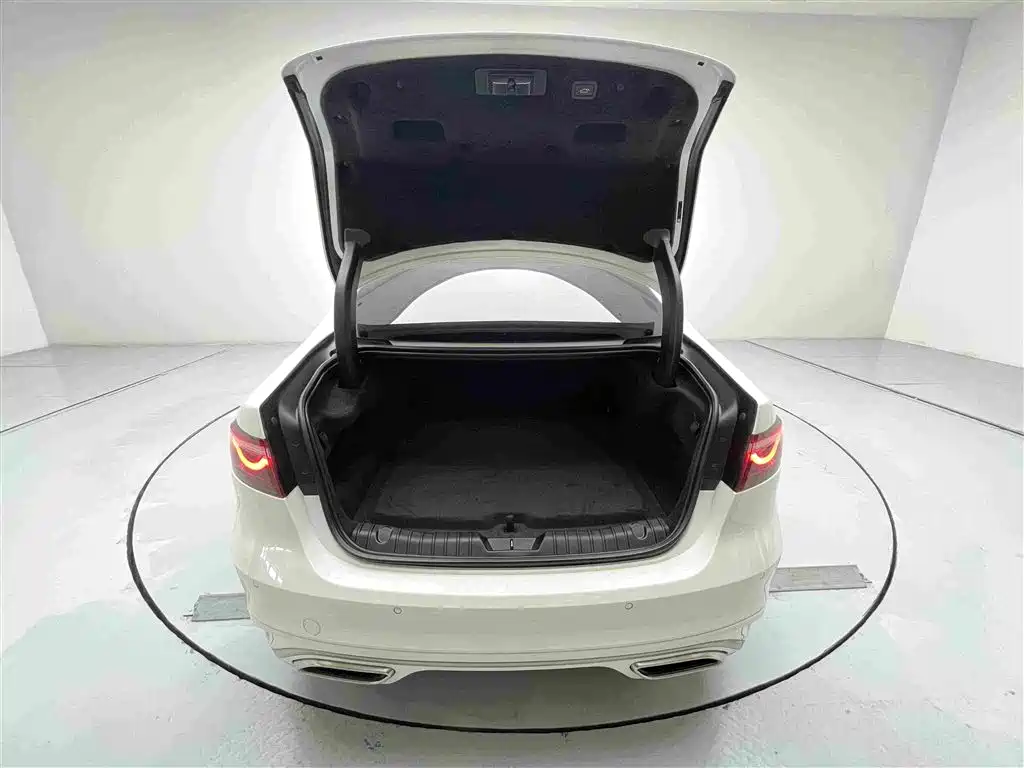 Jaguar XFL 2023 — фото 10