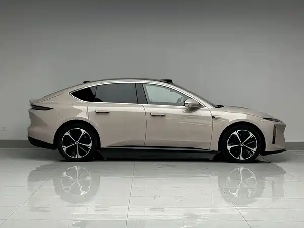 NIO ET5 2025