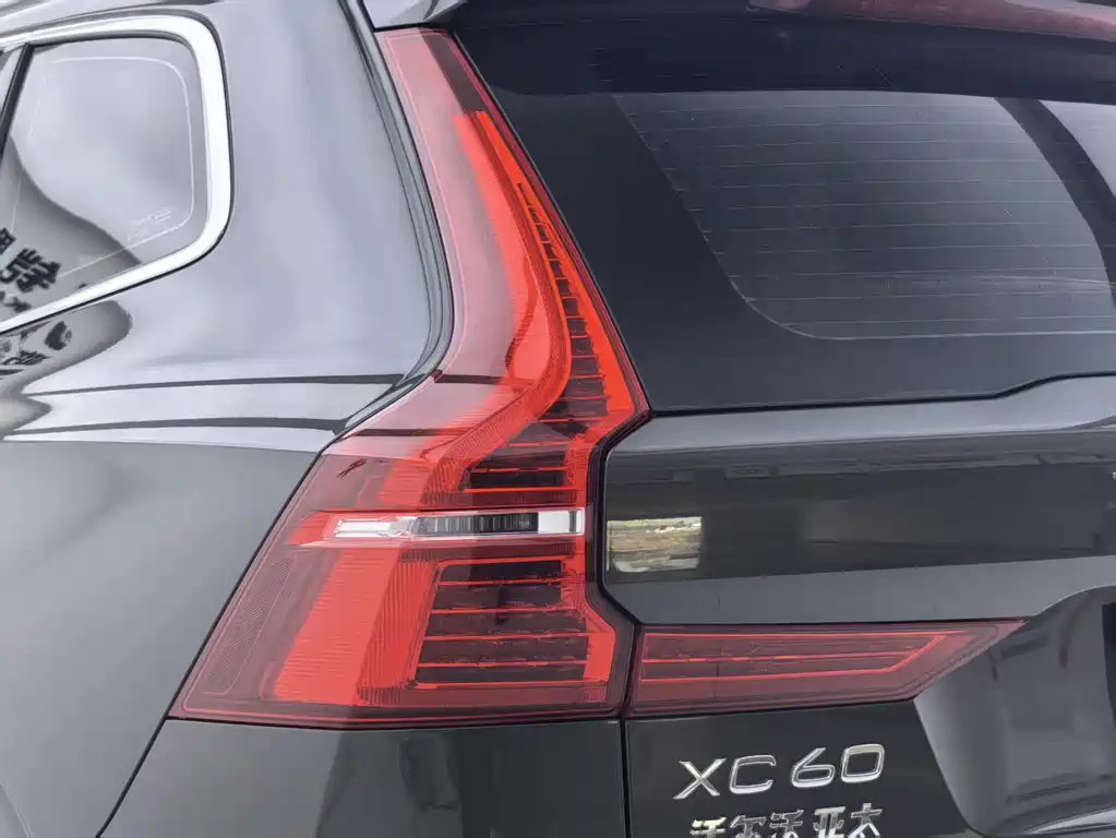 Volvo XC60 2022 — фото 25