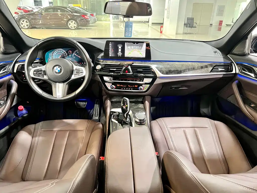 BMW 5 Series 2018 — фото 8
