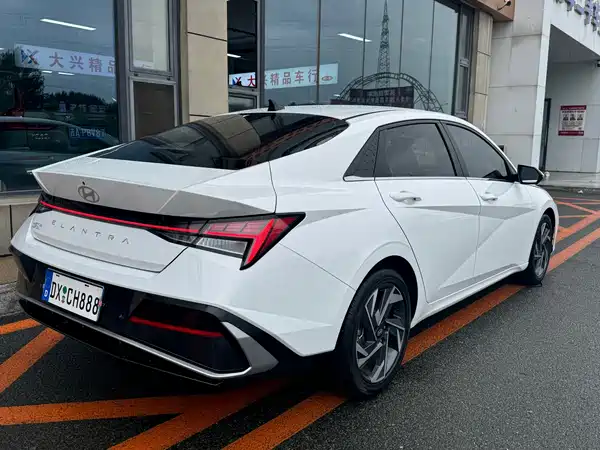 Hyundai Elantra 2023