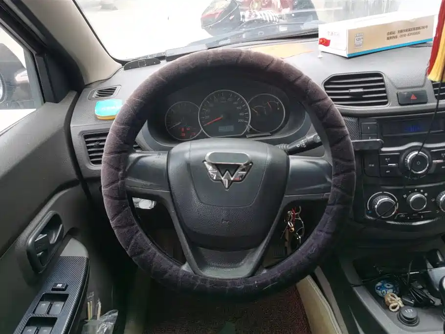 Wuling Hongguang 2015 — фото 15
