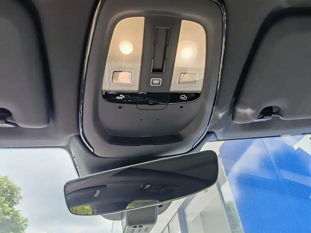 Volvo XC60 2025 — фото 18