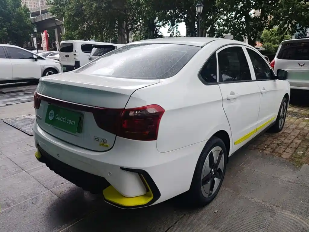 Dongfeng E70 2023