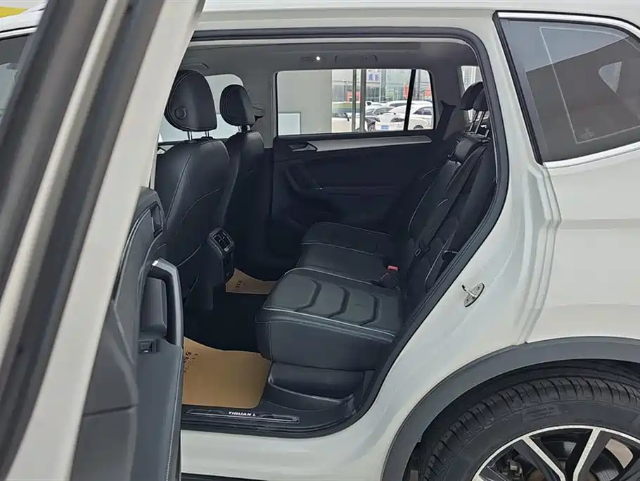 Volkswagen Tiguan L 2017 — фото 11