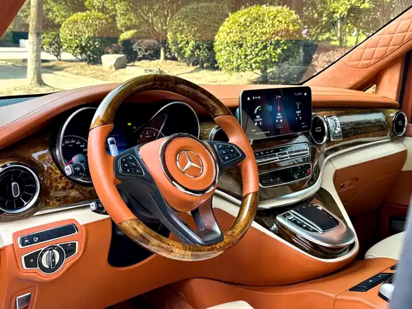 Mercedes-Benz V-Class 2024