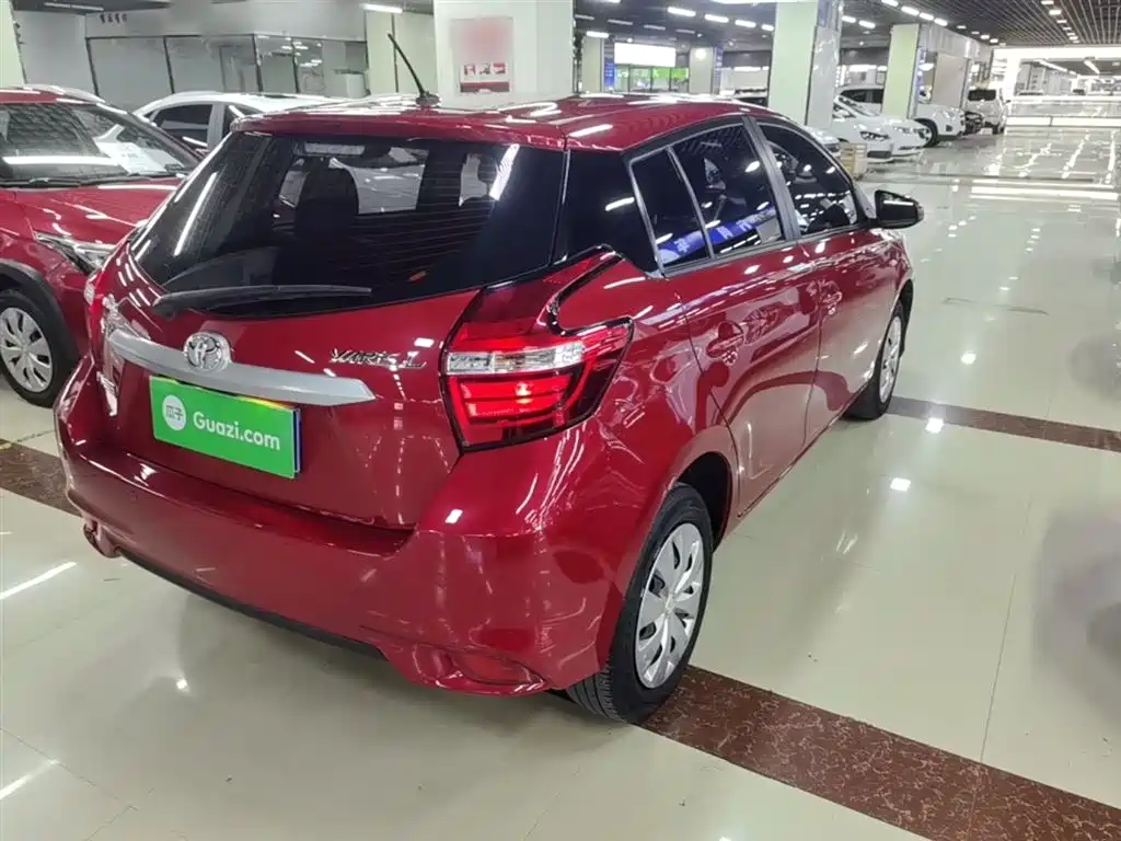 Toyota Yaris L 2022 — фото 7