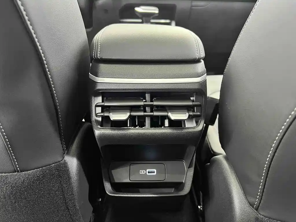 Geely Emgrand 2023 — фото 14