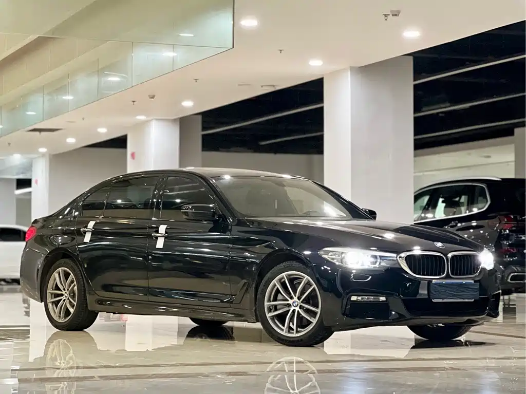 BMW 5 Series 2018 — фото 3