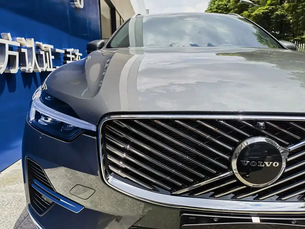 Volvo XC60 2025 — фото 4