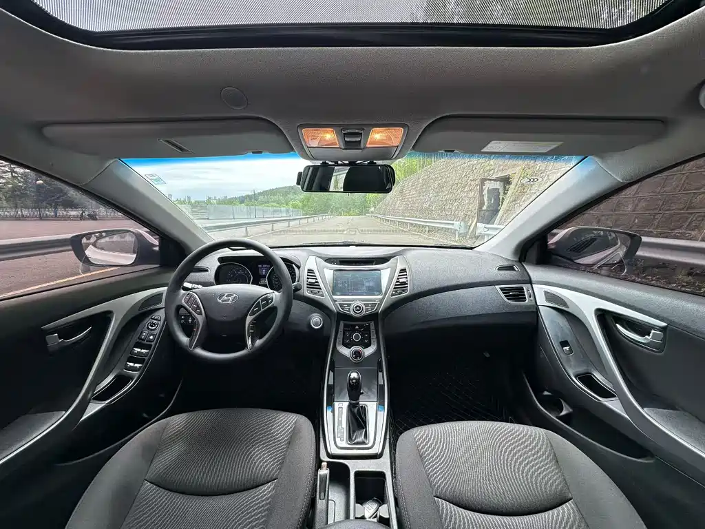 Hyundai Elantra Langdong 2016 — фото 4