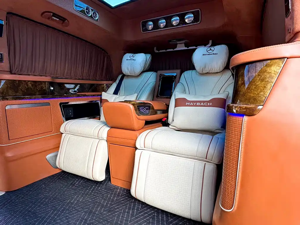Mercedes-Benz V-Class 2024 — фото 12