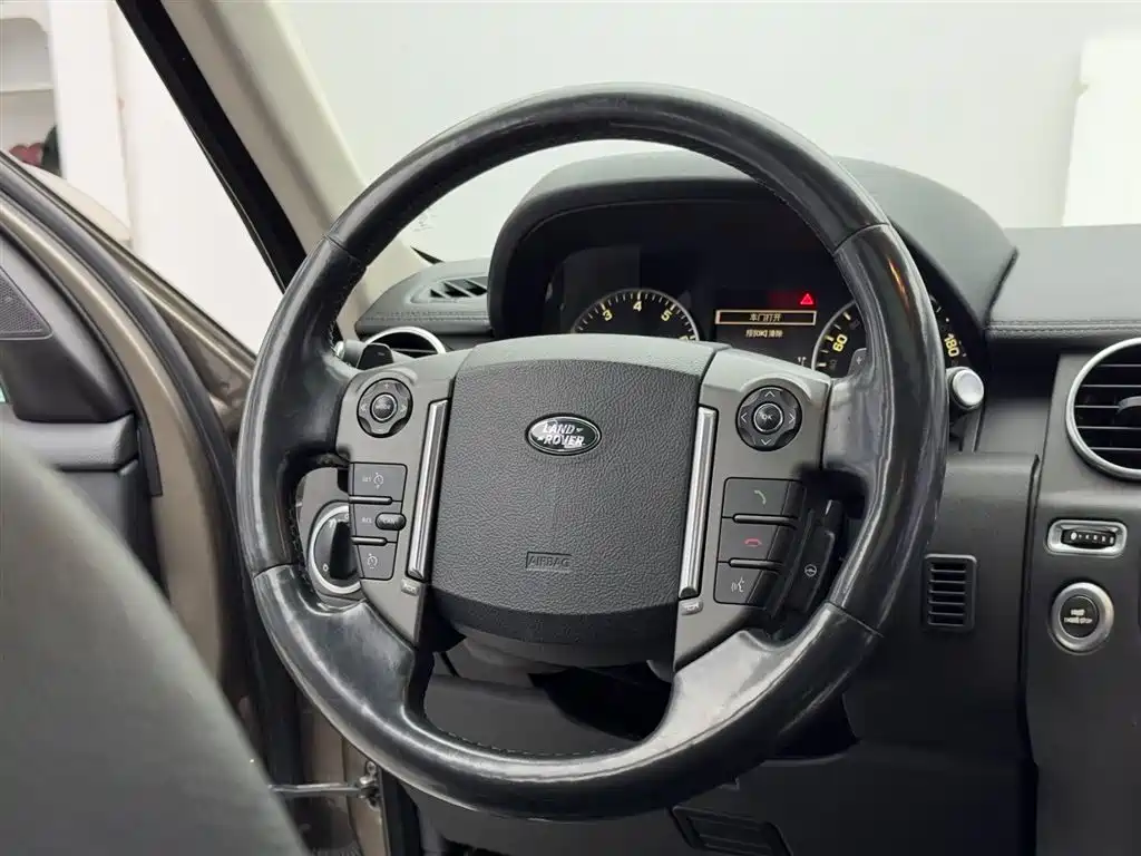 Land Rover Discovery 2015 — фото 11