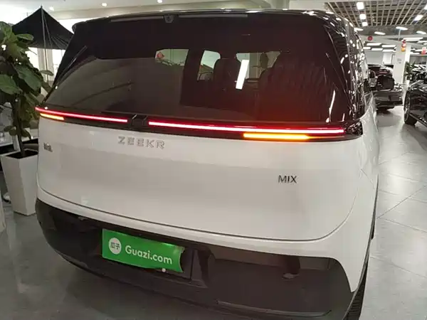 Zeekr MIX 2026