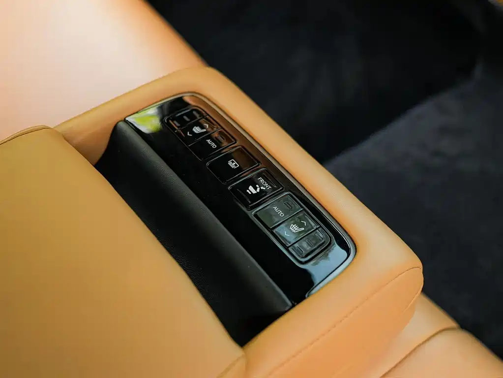 Lexus LS 2023 — фото 17