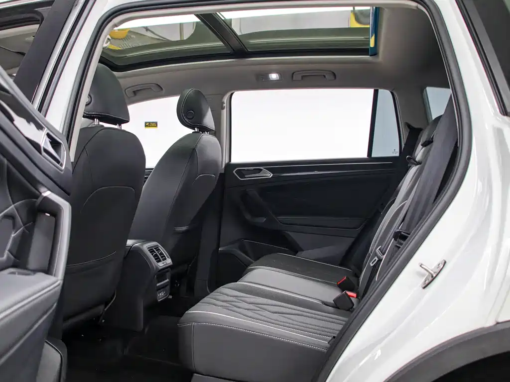 Volkswagen Tiguan L 2023 — фото 15