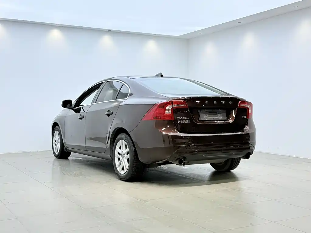 Volvo S60 2017 — фото 15